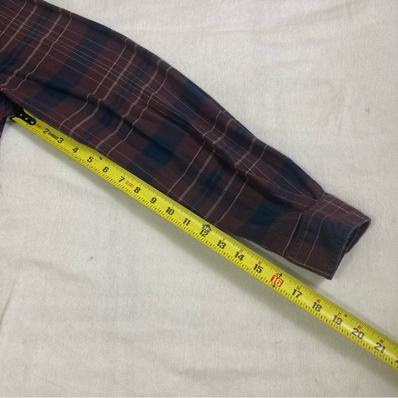 Carhartt plaid flannel shirt women Size L long sleeve button down 2 front pocket - Picture 14 of 16